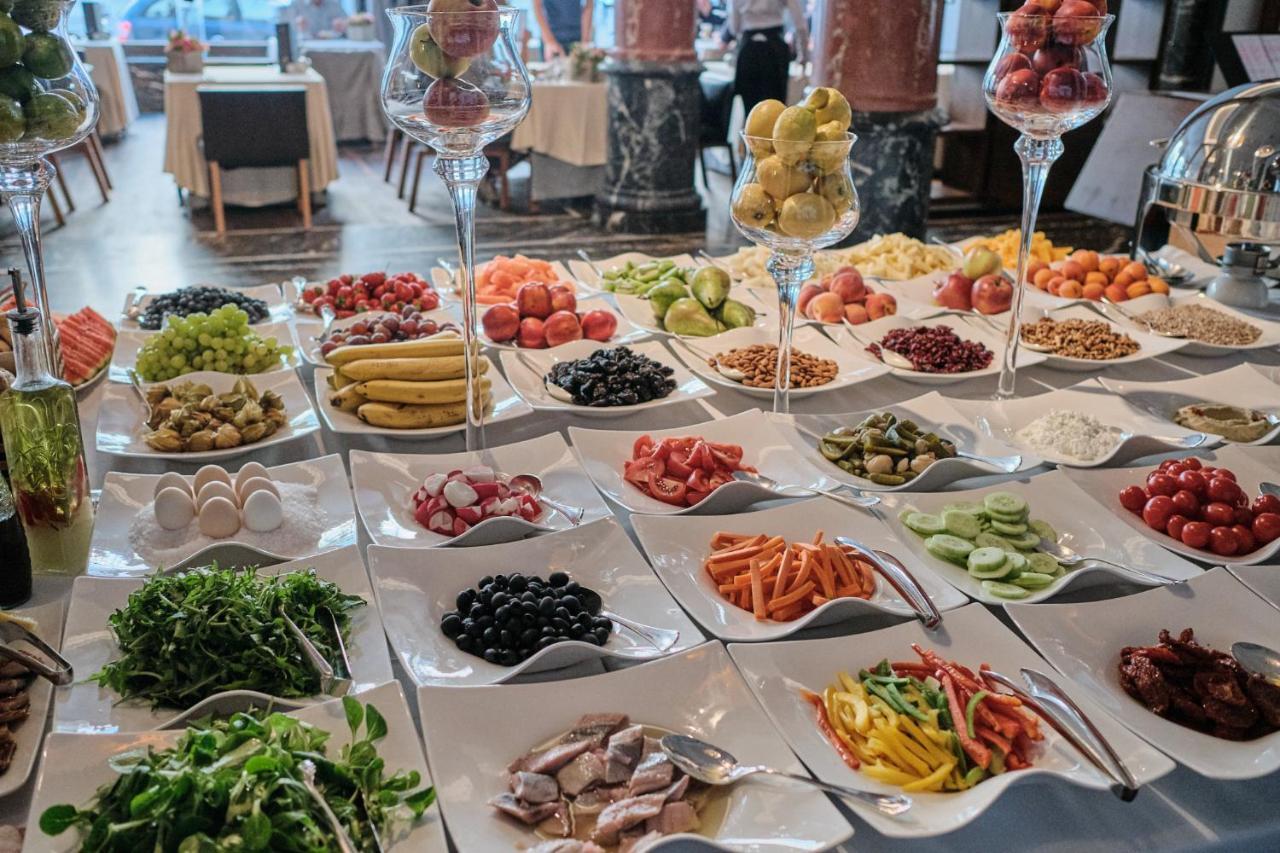 Hotel Monopol Вроцлав Екстериор снимка A buffet of tapas